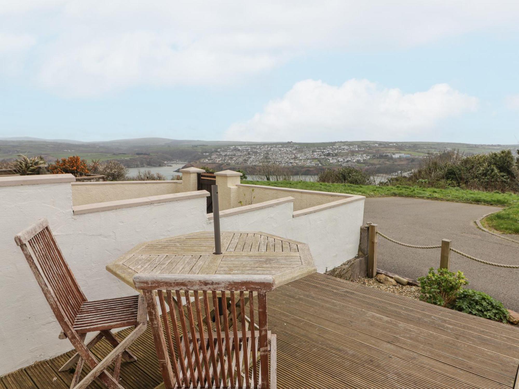 Harbour Village Views Goodwick Екстериор снимка